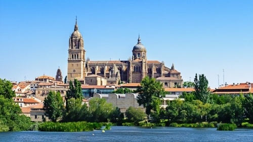 愛爾蘭兩大院?！?em>柏林</em><em>大學(xué)</em>以及都<em>柏林</em>圣三一