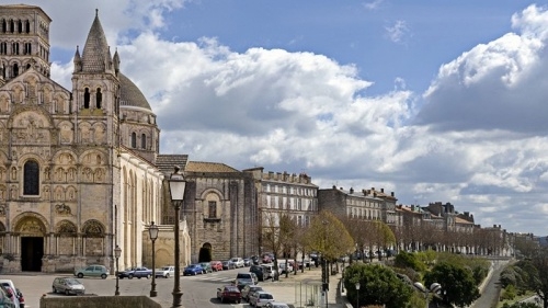 <em>勞倫</em>森<em>大學</em>簡介