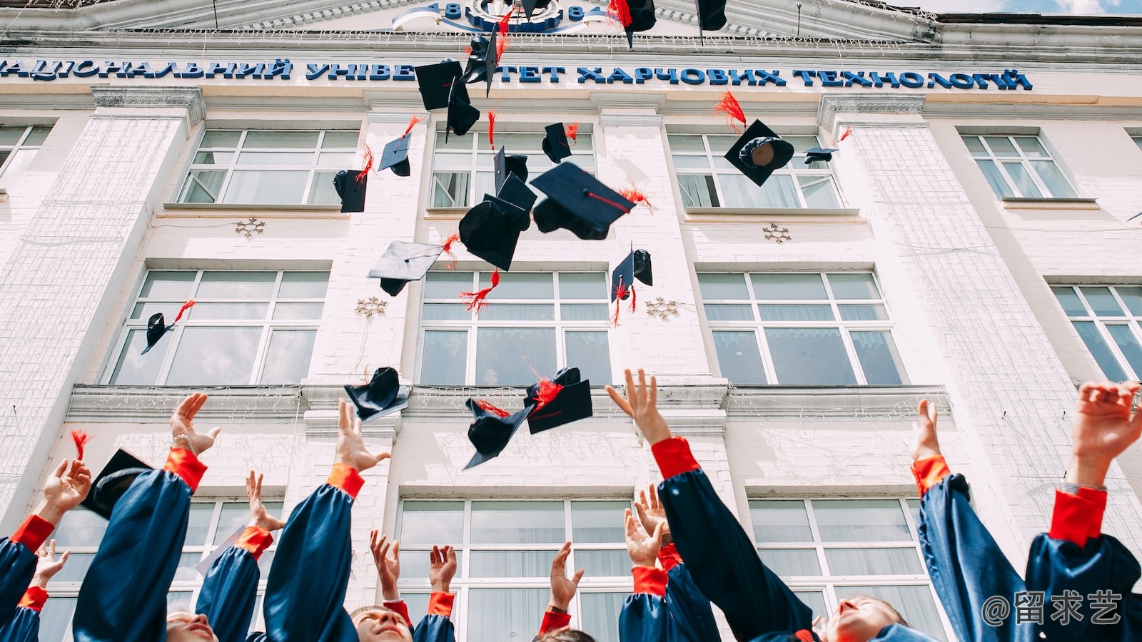 英國大學(xué)交學(xué)費(fèi)的正確打開方式 哪種最省錢
