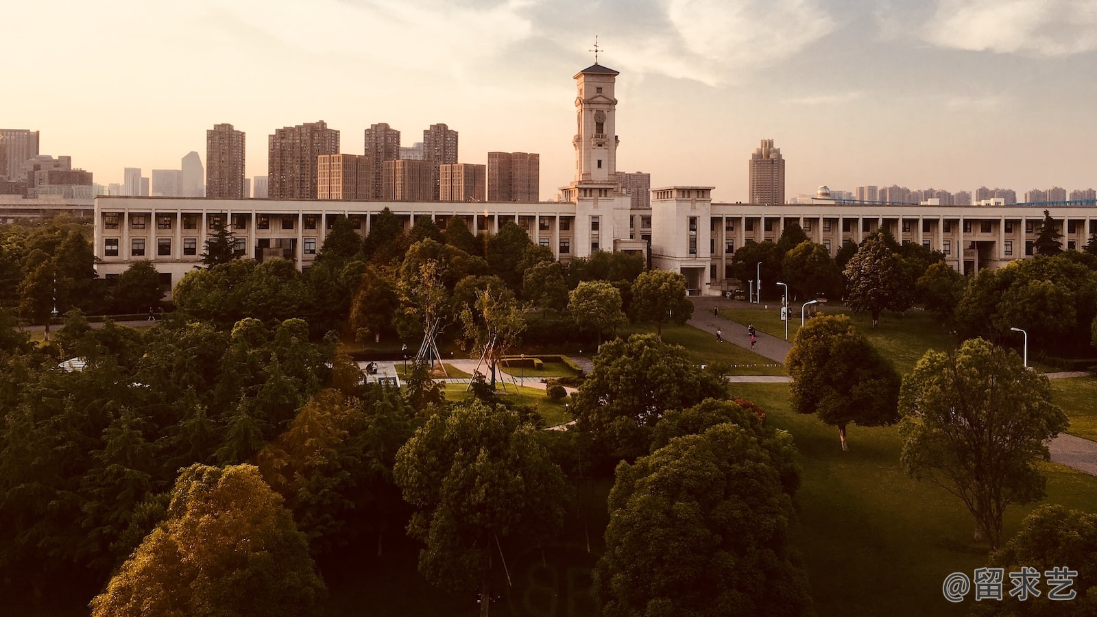 青島藝考攝影專業(yè)學(xué)校哪家好