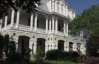 尼古拉斯州立大學(xué)