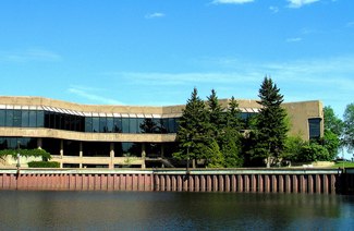 湖首大學