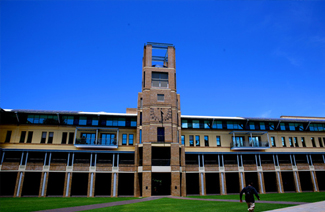 堪培拉大學(xué)
