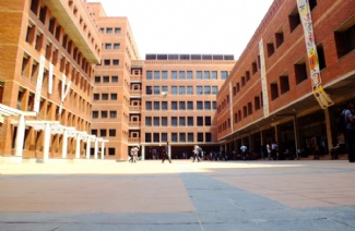 東西大學(xué)