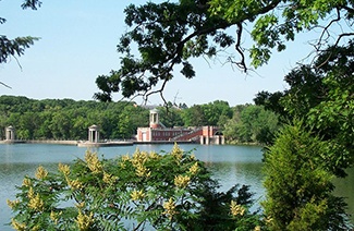 圣瑪麗湖大學(xué)
