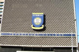 安斯伯利學院