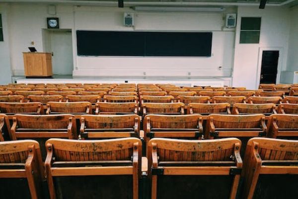 泰國曼谷大學(xué)本科申請條件及材料