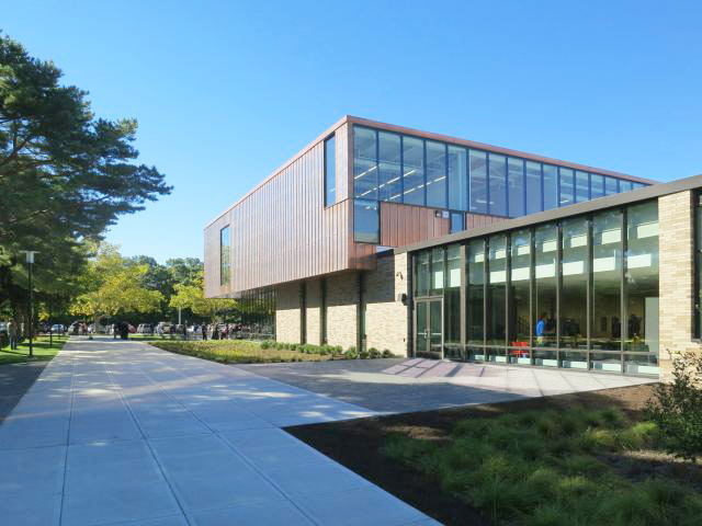 美國羅德島大學(xué)排名