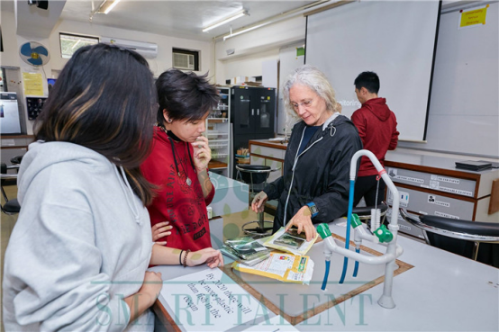 如何考進香港李寶椿聯(lián)合世界書院？