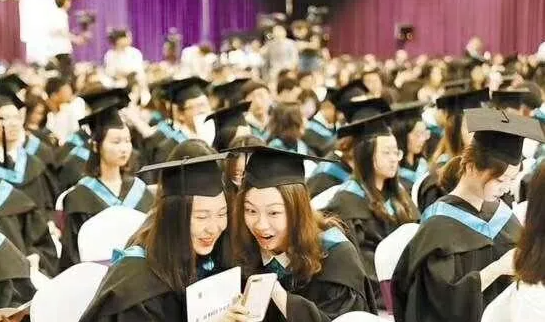 香港留學(xué)申請比內(nèi)地的優(yōu)勢在哪里呢？