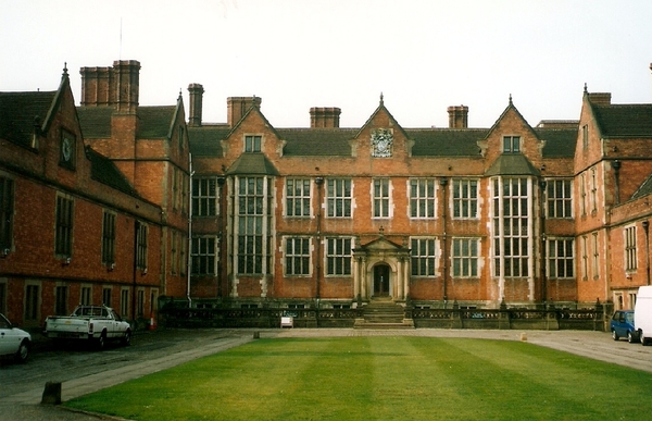 英國約克大學研究生申請條件是什么？