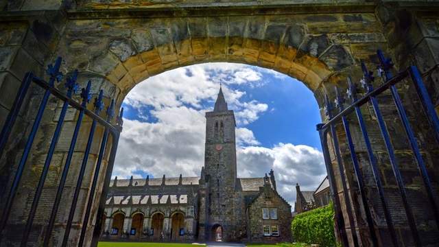 2025英國(guó)圣安德魯斯大學(xué)最新QS世界大學(xué)排名公布！附歷年排名情況 - LIUQIUYI.COM/配圖