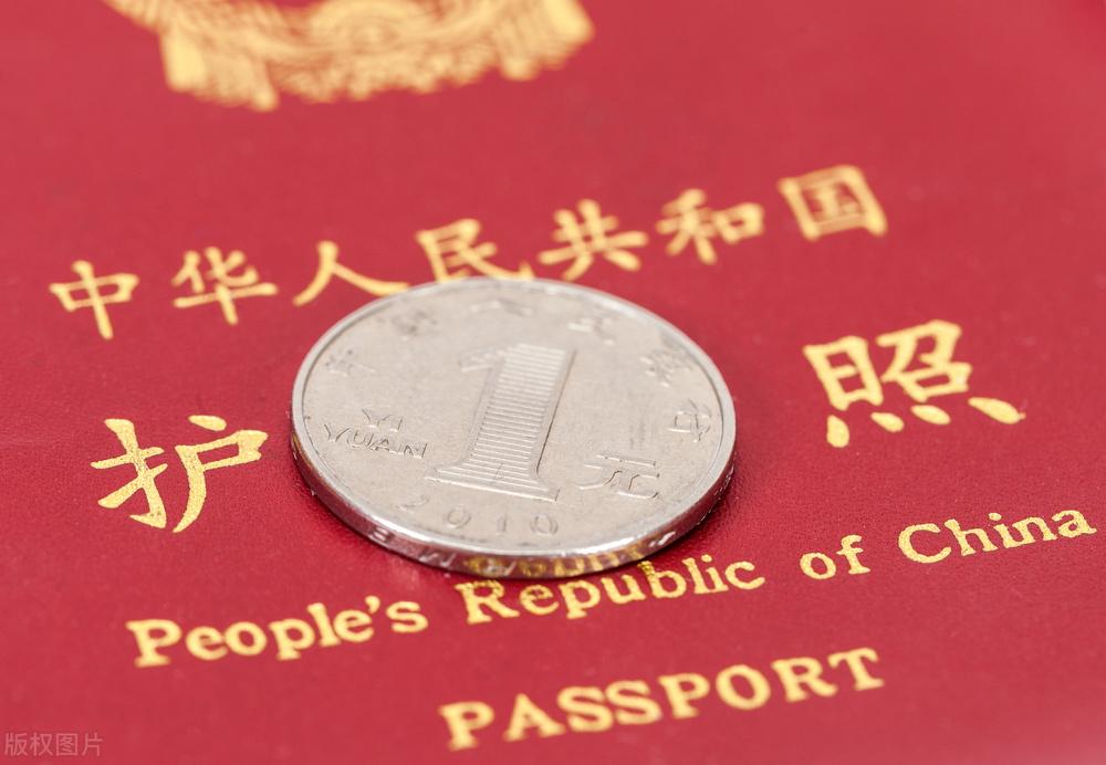 出國(guó)護(hù)照快過(guò)期了要不要，護(hù)照有效期少于6個(gè)月都有這些風(fēng)險(xiǎn)