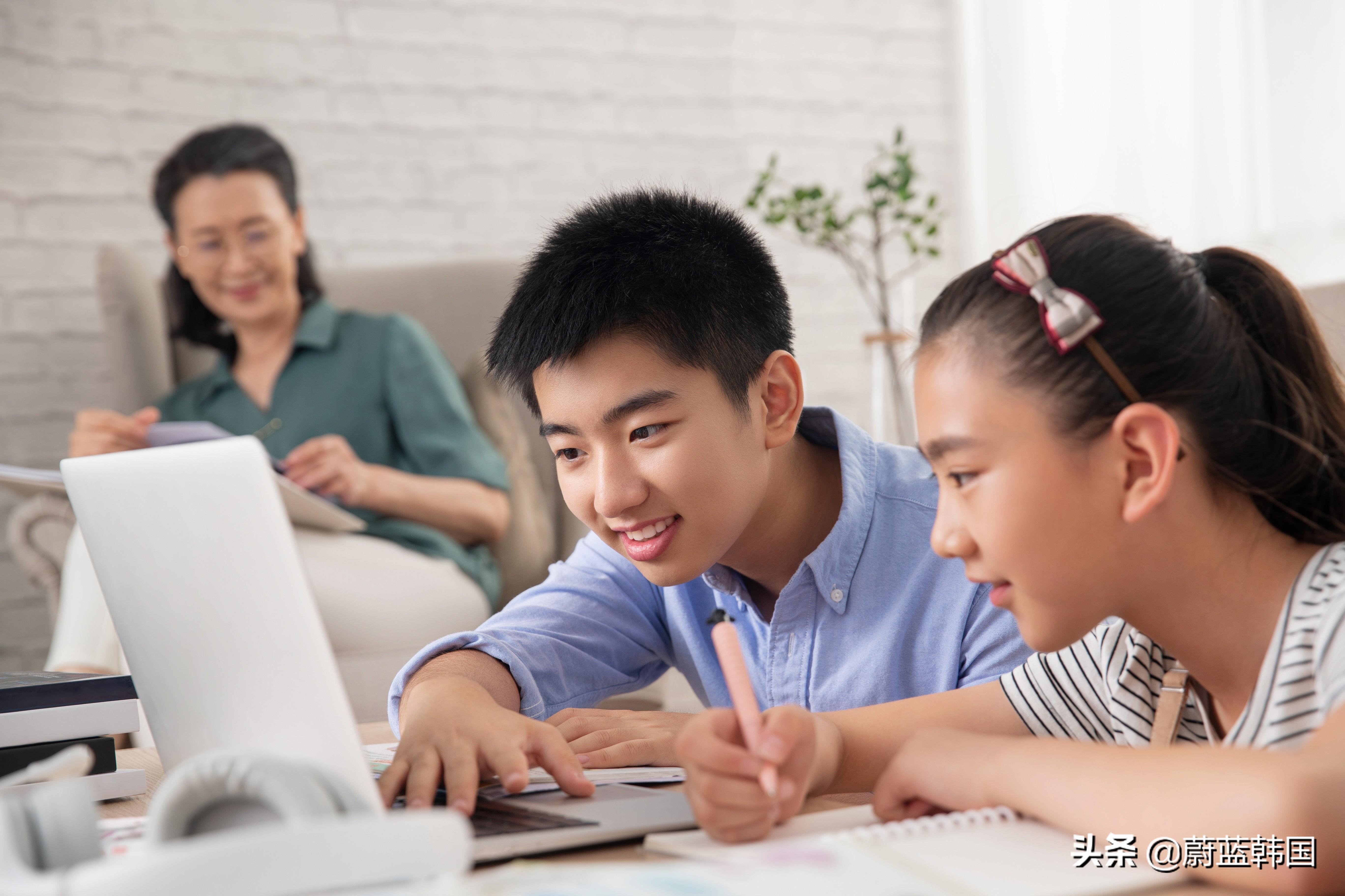 去韓國(guó)留學(xué)初中畢業(yè)可以去嗎要多少分,初中畢業(yè)赴韓留學(xué)的利弊深度分析(圖1)