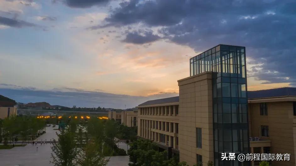 美術(shù)生國外讀本有哪些院??蛇x,6個(gè)熱門美術(shù)專業(yè)國際本科項(xiàng)目分析(圖2)