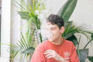加州將通過(guò)新法案: 允許大麻合法進(jìn)校園! 從幼稚園到高中“無(wú)一幸免”