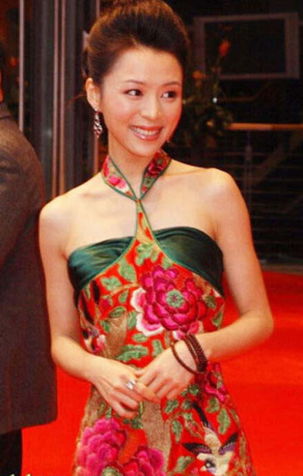 解讀時(shí)裝設(shè)計(jì)師勞倫斯·許鐘愛(ài)南京云錦的理由是什么？