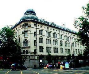 去英國讀大學(xué)一定要選擇哪些工業(yè)設(shè)計(jì)專業(yè)院校？