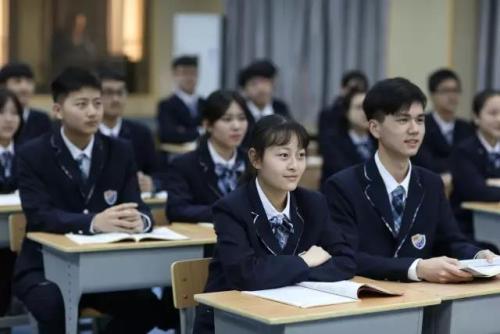 高考后想去日本留學(xué),要達到什么要求,怎么申請啊?