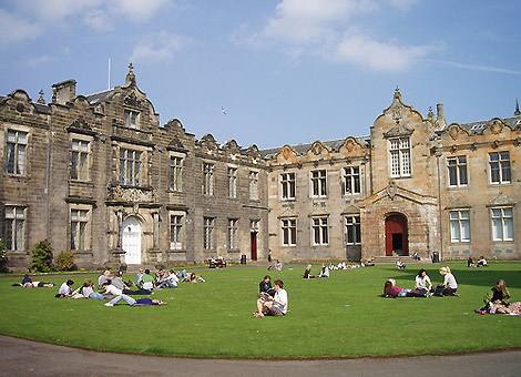 2022年英國圣安德魯斯大學英國排名多少？