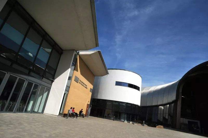 2022年英國雷丁大學亨利商學院世界排名怎么樣？
