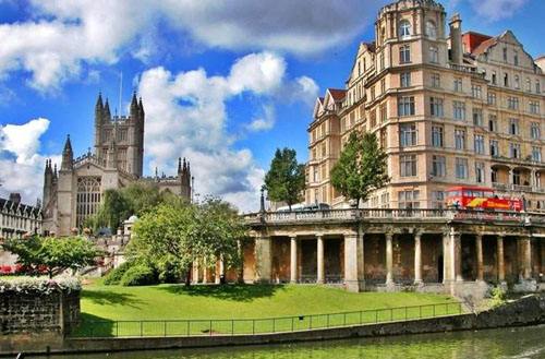 英國的巴斯大學的世界排名多少？