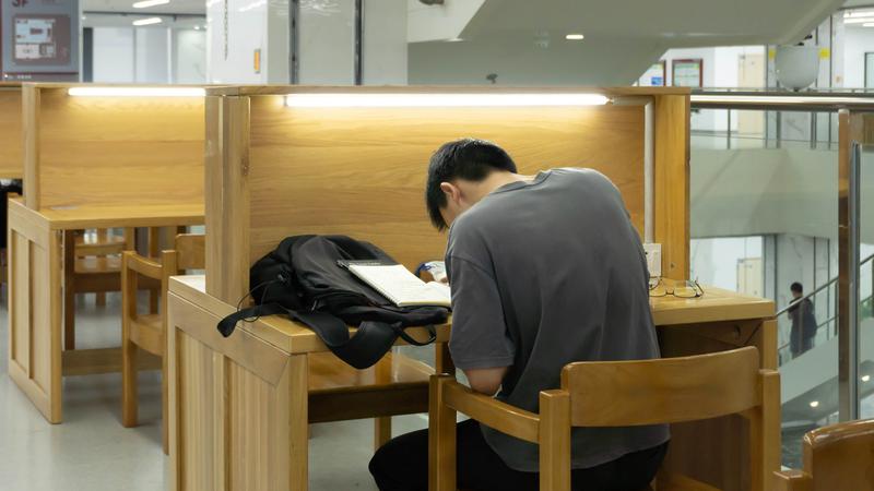 南安普頓大學跟華威大學哪個值得上？