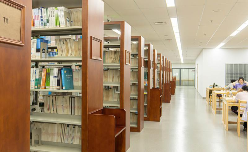 美國東北大學與伊利諾伊大學香檳分校誰強？