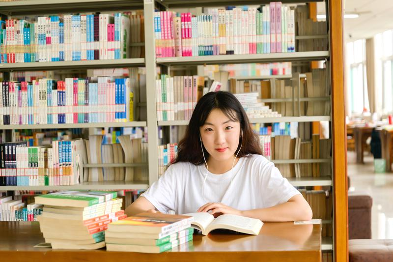 莫納什大學(xué)和悉尼大學(xué)哪個(gè)強(qiáng)？