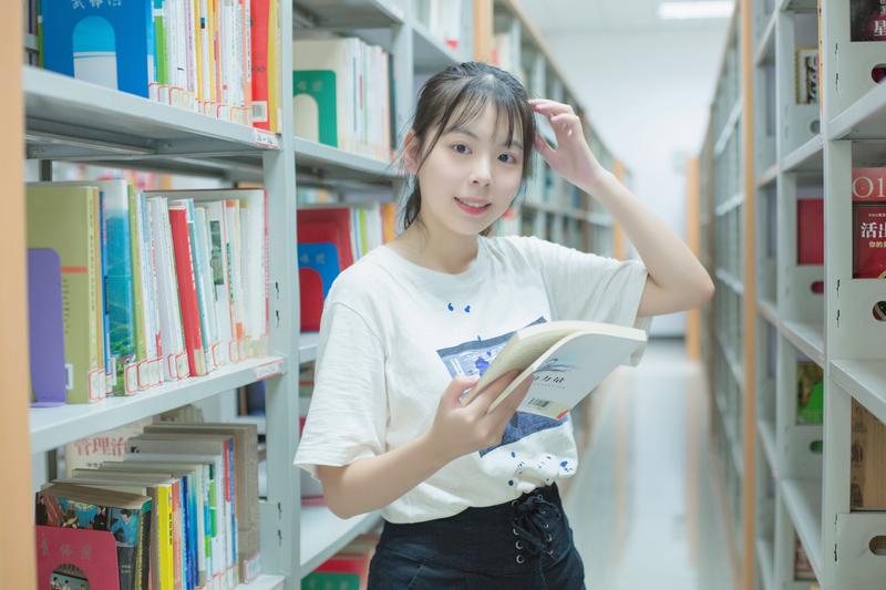范德堡大學(xué)跟紐約大學(xué)哪個好？