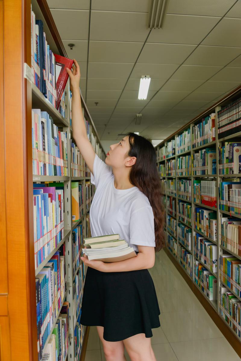 意大利佛羅倫薩大學(xué)上碩士開(kāi)銷一年30萬(wàn)夠嗎？