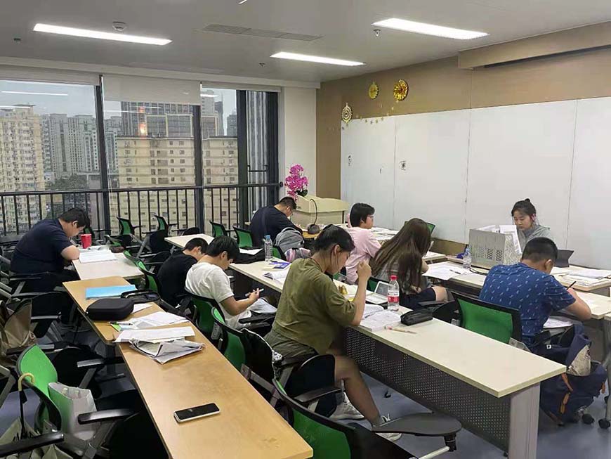 專業(yè)高考輔導(dǎo)機(jī)構(gòu)